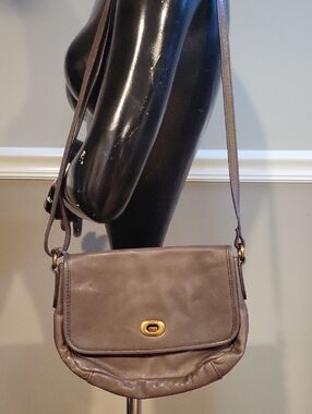 Margot New York Leather Turnlock Crossbody in Taupy Gray